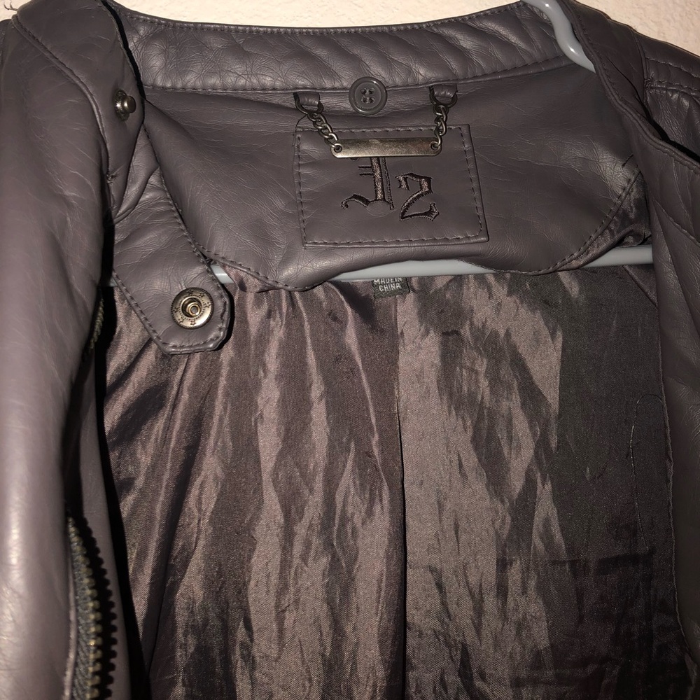 Leather jacket - Picture 2 of 6